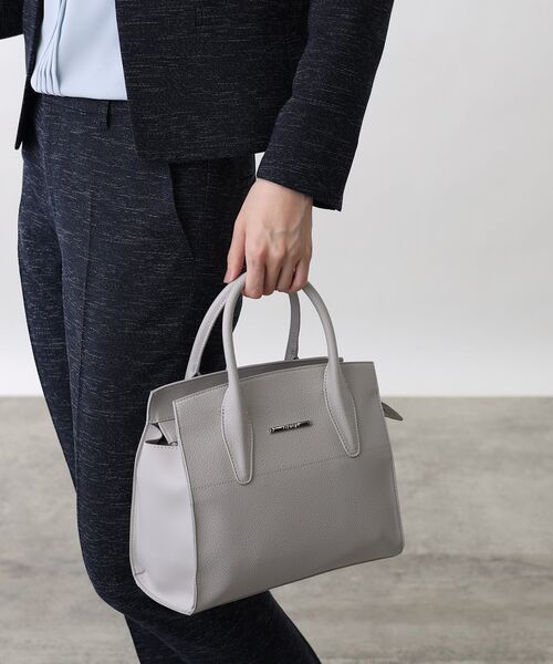 INDIVI(インディヴィ)の「◆【マルチWAY】セレモニーバッグ(ハンドバッグ・レディース・ライトグレー/オフホワイト/ブラック・00)」の3枚目の写真