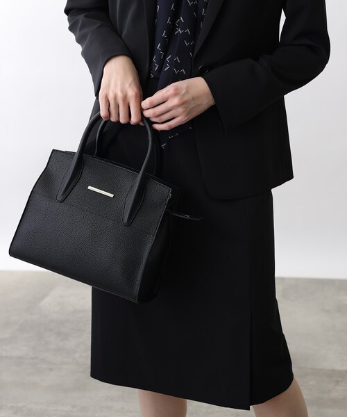 INDIVI(インディヴィ)の「◆【マルチWAY】セレモニーバッグ(ハンドバッグ・レディース・ライトグレー/オフホワイト/ブラック・00)」の2枚目の写真