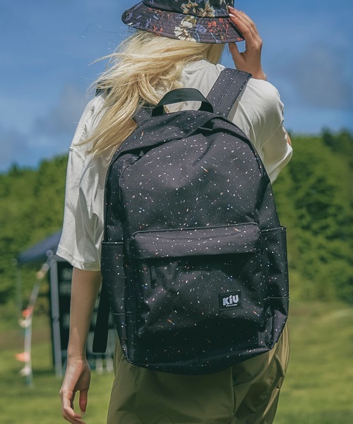 KiU（キウ）の「大容量ウォータープルーフ デイバックパック(16.5L)（バックパック/リュック・メンズ・ブラック/ブラック系その他/レオパード/アニマル/キャメル/ブラック×ライム/ブルー系その他/ブラック系その他2・FREE）」の5枚目の写真