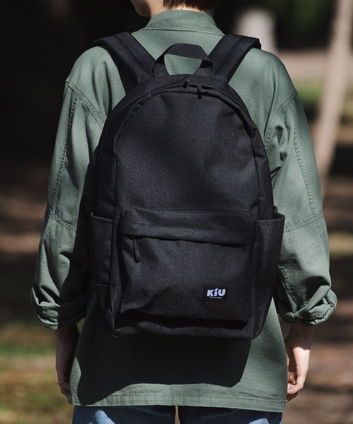 KiU（キウ）の「大容量ウォータープルーフ デイバックパック(16.5L)（バックパック/リュック・メンズ・ブラック/ブラック系その他/レオパード/アニマル/キャメル/ブラック×ライム/ブルー系その他/ブラック系その他2・FREE）」の12枚目の写真