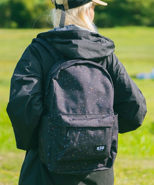 KiU（キウ）の「大容量ウォータープルーフ デイバックパック(16.5L)（バックパック/リュック・メンズ・ブラック/ブラック系その他/レオパード/アニマル/キャメル/ブラック×ライム/ブルー系その他/ブラック系その他2・FREE）」の10枚目の写真