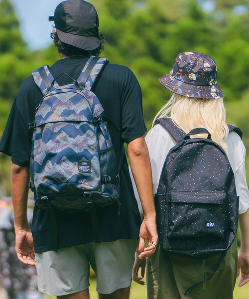 KiU（キウ）の「大容量ウォータープルーフ デイバックパック(16.5L)（バックパック/リュック・メンズ・ブラック/ブラック系その他/レオパード/アニマル/キャメル/ブラック×ライム/ブルー系その他/ブラック系その他2・FREE）」の9枚目の写真