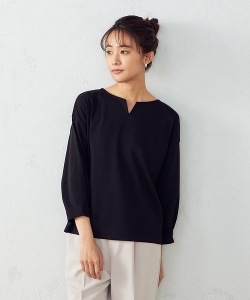 COMME CA ISM(コムサイズム)の「キーネックカットソー(Tシャツ/カットソー・レディース・ホワイト/ブラック・MEDIUM/LARGE)」の2枚目の写真