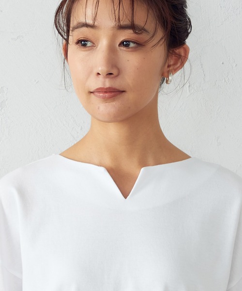 COMME CA ISM(コムサイズム)の「キーネックカットソー(Tシャツ/カットソー・レディース・ホワイト/ブラック・MEDIUM/LARGE)」の4枚目の写真