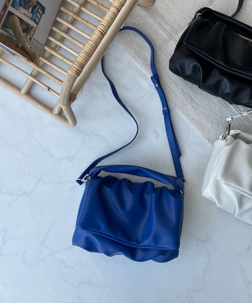 AS KNOW AS plus（アズノゥアズプラス）の「●ショルダー付餃子バッグ（ショルダーバッグ・レディース・ホワイト/ブラック/グリーン/ブルー/ピンク・FREE）」の4枚目の写真