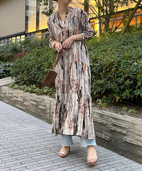 DouDou(ドゥドゥ)の「ストライプペイント柄ワンピース(ワンピース・レディース・ブラウン/レッド・FREE)」の5枚目の写真