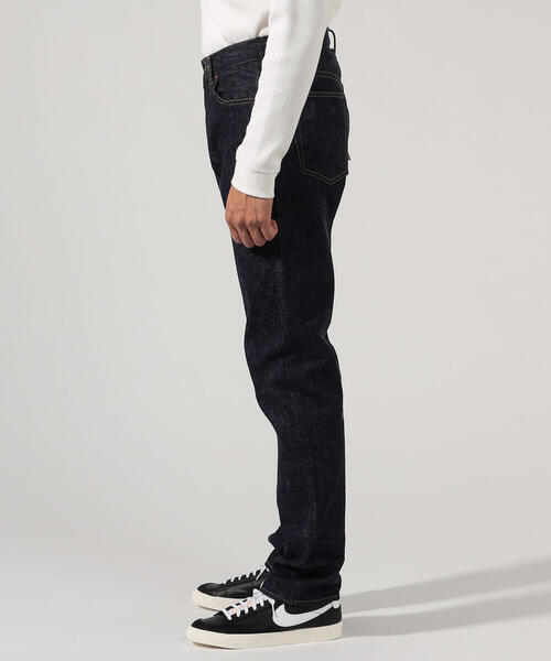 TOMORROWLAND （トゥモローランド）の「13.5オンスデニム レギュラーストレートパンツ（デニムパンツ・メンズ・ネイビー・32/30/31/29）」の4枚目の写真