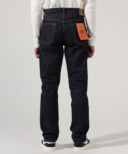 TOMORROWLAND （トゥモローランド）の「13.5オンスデニム レギュラーストレートパンツ（デニムパンツ・メンズ・ネイビー・32/30/31/29）」の5枚目の写真
