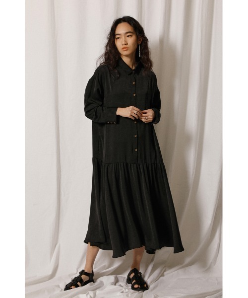◉新品タグ付◉ crie conforto 裾ティアードシャツワンピース crie conforto（クリーコンフォルト）の「裾ティアードシャツ