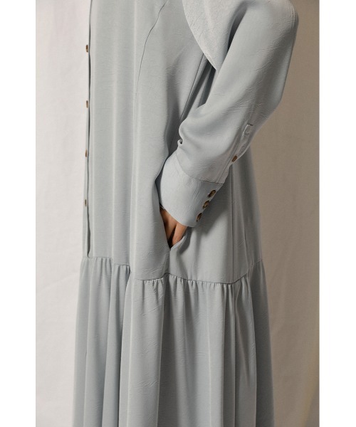 ◉新品タグ付◉ crie conforto 裾ティアードシャツワンピース crie conforto（クリーコンフォルト）の「裾ティアードシャツ
