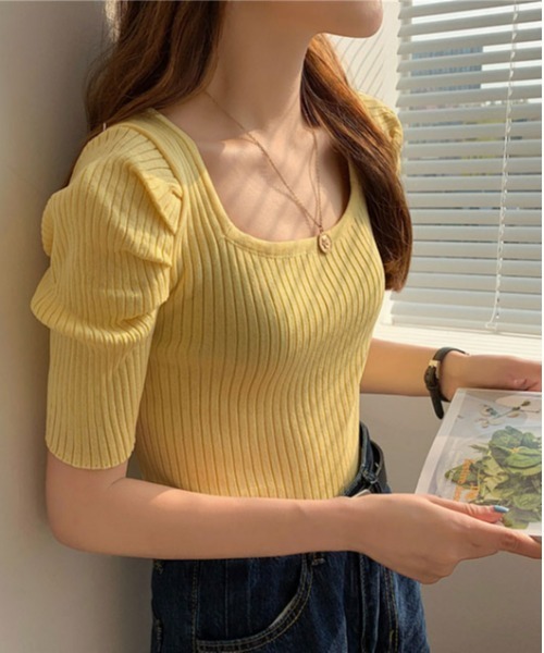 ibeul_(イベール)の「パワーショルダー パフスリーブ スクエアネックニットトップス(Tシャツ/カットソー・レディース・ホワイト/ブラック/イエロー/オレンジ/パープル・FREE)」の20枚目の写真
