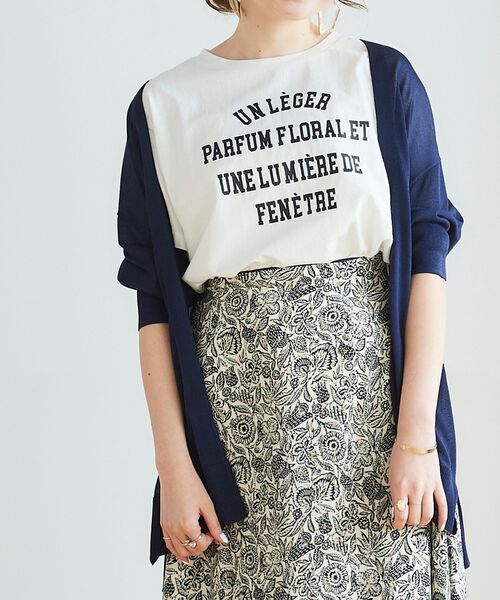 le.coeur blanc（ルクールブラン）の「un leger parfumロゴプリントTシャツ（Tシャツ/カットソー・レディース・オフホワイト/ダークグレー/グレイッシュベージュ・38）」の4枚目の写真