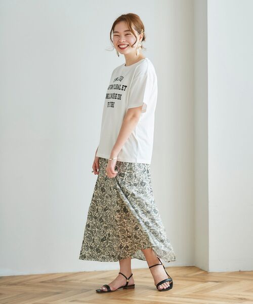 le.coeur blanc（ルクールブラン）の「un leger parfumロゴプリントTシャツ（Tシャツ/カットソー・レディース・オフホワイト/ダークグレー/グレイッシュベージュ・38）」の6枚目の写真