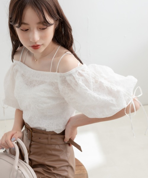 OLIVE des OLIVE(オリーブデオリーブ)の「オフショルブラウス(シャツ/ブラウス・レディース・オフホワイト/ベージュ・FREE)」の1枚目の写真