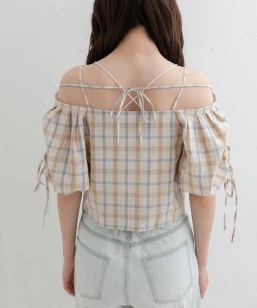 OLIVE des OLIVE(オリーブデオリーブ)の「オフショルブラウス(シャツ/ブラウス・レディース・オフホワイト/ベージュ・FREE)」の3枚目の写真