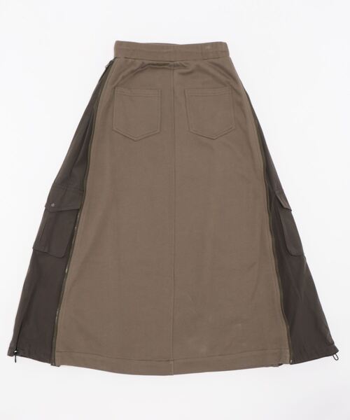 LUGIVA（ルギヴァ）の「裏毛切り替えサイドファスナースカート（スカート・レディース・ブラック/カーキ・M）」の10枚目の写真