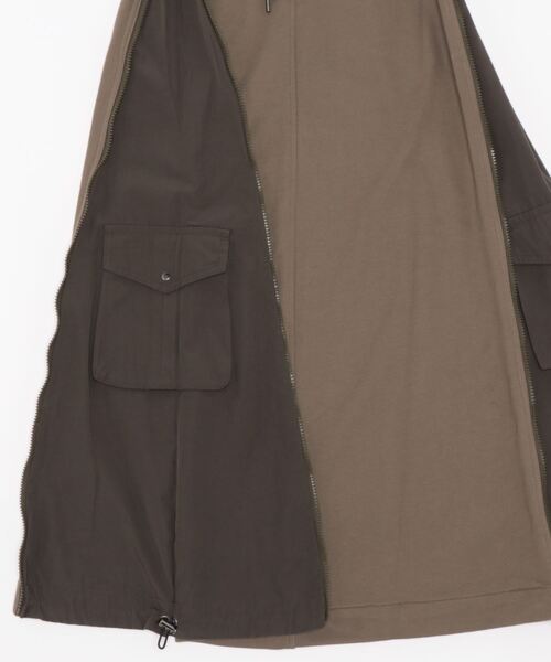 LUGIVA（ルギヴァ）の「裏毛切り替えサイドファスナースカート（スカート・レディース・ブラック/カーキ・M）」の12枚目の写真