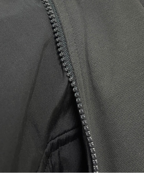 LUGIVA（ルギヴァ）の「裏毛切り替えサイドファスナースカート（スカート・レディース・ブラック/カーキ・M）」の8枚目の写真