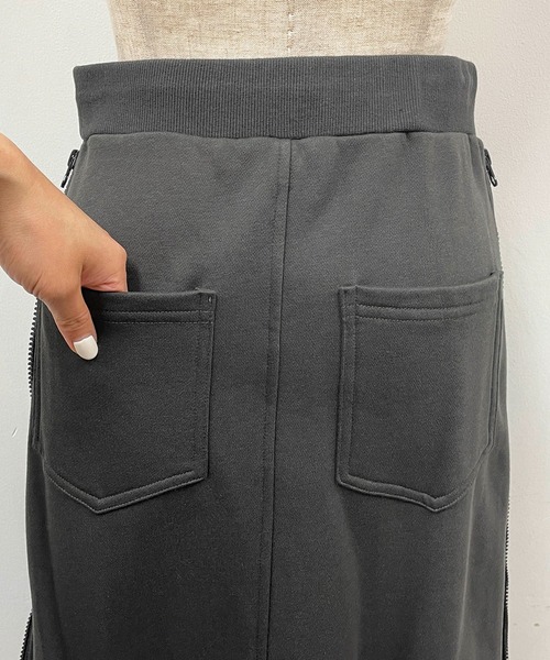 LUGIVA（ルギヴァ）の「裏毛切り替えサイドファスナースカート（スカート・レディース・ブラック/カーキ・M）」の6枚目の写真