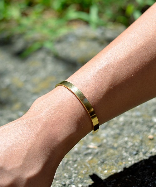 Fun & Daily（ファンアンドデイリー）の「シンプリーステンレスバングル（バングル/リストバンド・メンズ・ブラック/シルバー/ゴールド/ピンクゴールド・FREE）」の6枚目の写真