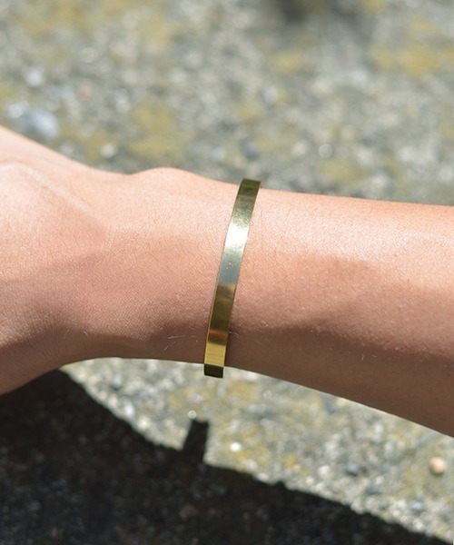 Fun & Daily（ファンアンドデイリー）の「シンプリーステンレスバングル（バングル/リストバンド・メンズ・ブラック/シルバー/ゴールド/ピンクゴールド・FREE）」の8枚目の写真