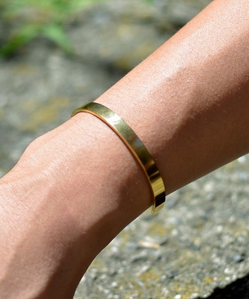 Fun & Daily（ファンアンドデイリー）の「シンプリーステンレスバングル（バングル/リストバンド・メンズ・ブラック/シルバー/ゴールド/ピンクゴールド・FREE）」の9枚目の写真