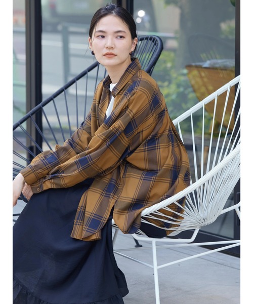 AMERICAN HOLIC(アメリカンホリック)の「とろみバックタックBIGチェックシャツ(シャツ/ブラウス・レディース・ブラック/ネイビー/アイボリー/キャメル・M/L)」の8枚目の写真