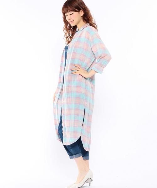 Another Edition（アナザーエディション）の「チェックロングシャツ/AEBC ＣＨＫ LONG SHT◆（シャツ/ブラウス・レディース・ライトブルー/ライトピンク/ケリー・ﾌﾘ-）」の14枚目の写真