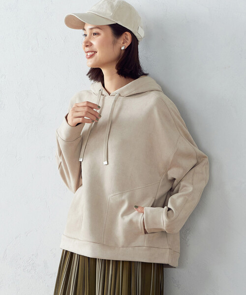 COMME CA ISM（コムサイズム）の「フェイクスエードダンボールニット　パーカー（パーカー・レディース・ベージュ/レンガ・MEDIUM/LARGE）」の4枚目の写真