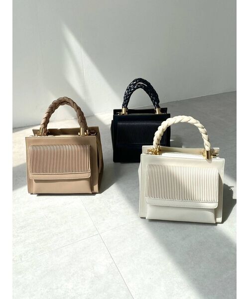 RESEXXY（リゼクシー）の「ツイストハンドルスクエアバッグ（ハンドバッグ・レディース・ブラック/ブラウン/アイボリー・FREE）」の4枚目の写真