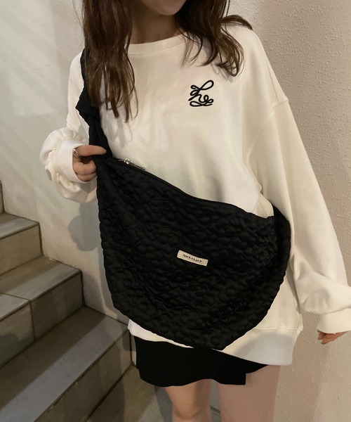 one after another NICE CLAUP(ワンアフターアナザーナイスクラップ)の「フラワーキルティングショルダー(ショルダーバッグ・レディース・ブラック/ピンク/アイボリー・FREE)」の6枚目の写真