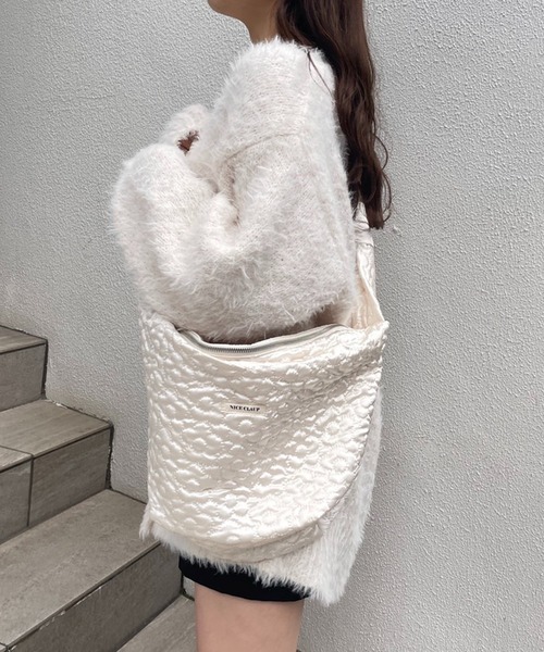 one after another NICE CLAUP(ワンアフターアナザーナイスクラップ)の「フラワーキルティングショルダー(ショルダーバッグ・レディース・ブラック/ピンク/アイボリー・FREE)」の4枚目の写真