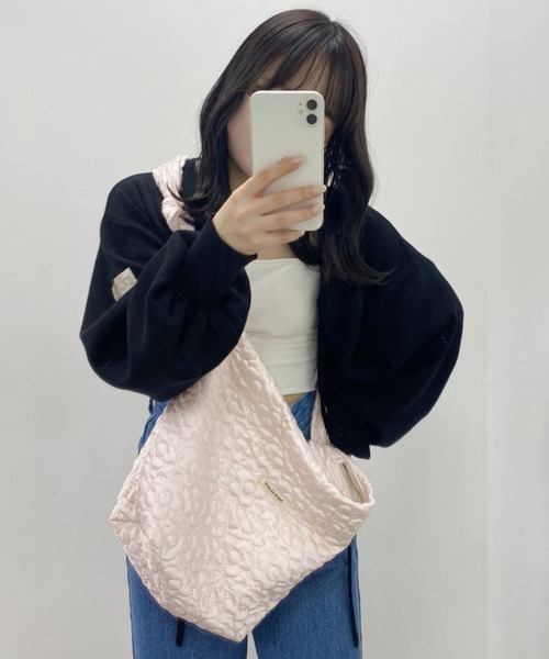 one after another NICE CLAUP(ワンアフターアナザーナイスクラップ)の「フラワーキルティングショルダー(ショルダーバッグ・レディース・ブラック/ピンク/アイボリー・FREE)」の16枚目の写真