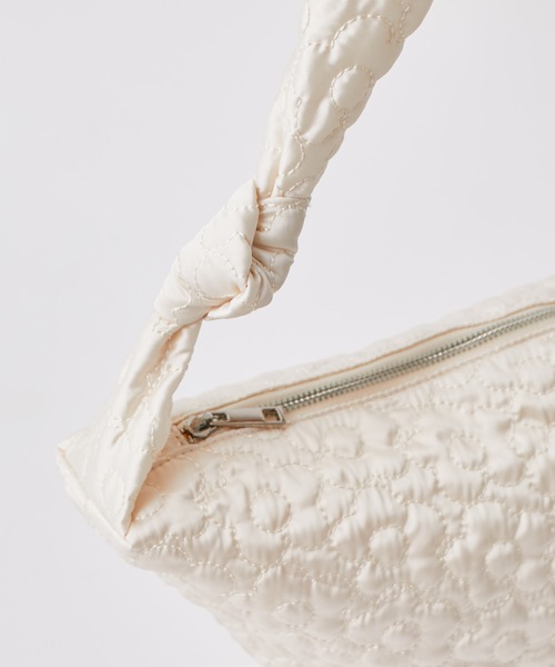 one after another NICE CLAUP(ワンアフターアナザーナイスクラップ)の「フラワーキルティングショルダー(ショルダーバッグ・レディース・ブラック/ピンク/アイボリー・FREE)」の14枚目の写真