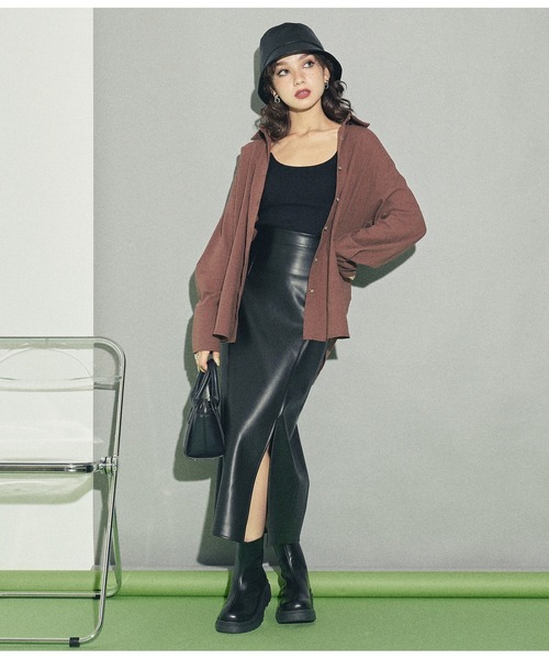 ANAP（アナップ）の「フェイクレザースリットスカート（スカート・レディース・ブラック/ブラウン・FREE）」の3枚目の写真