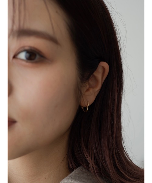 JUMELLE(ジュメロ)の「ランピーハートピアス(ピアス(両耳用)・レディース・ゴールド/シルバー・FREE)」の2枚目の写真