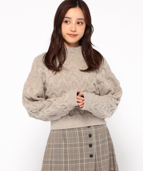 MISCH MASCH(ミッシュマッシュ)の「ミドルビッグケーブルニット(ニット/セーター・レディース・ホワイト/ライトグレー/ベージュ・MEDIUM)」の3枚目の写真