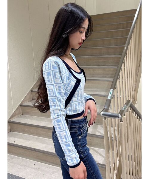 GYDA（ジェイダ）の「GG TILE PATTERN ニットカーディガン（カーディガン/ボレロ・レディース・ライトブルー/ブラック・FREE）」の4枚目の写真