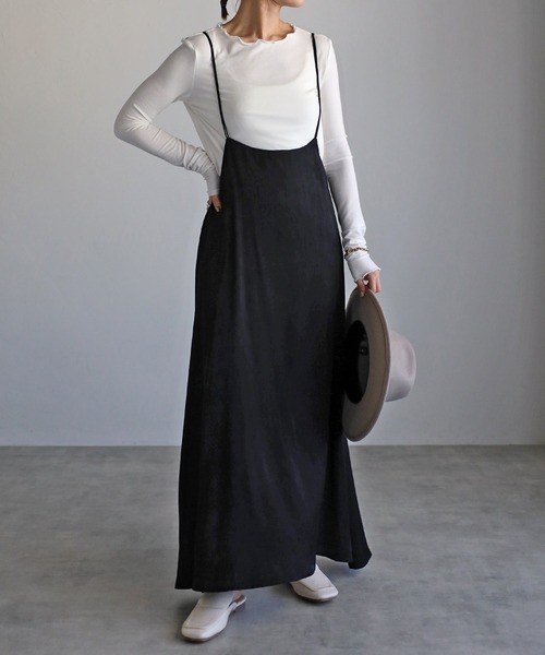 r.(アールドット)の「バッククロスキャミワンピース(ジャンパースカート・レディース・ブルー/アイボリー/ブラック/ベージュ/ライトグレー・FREE)」の3枚目の写真