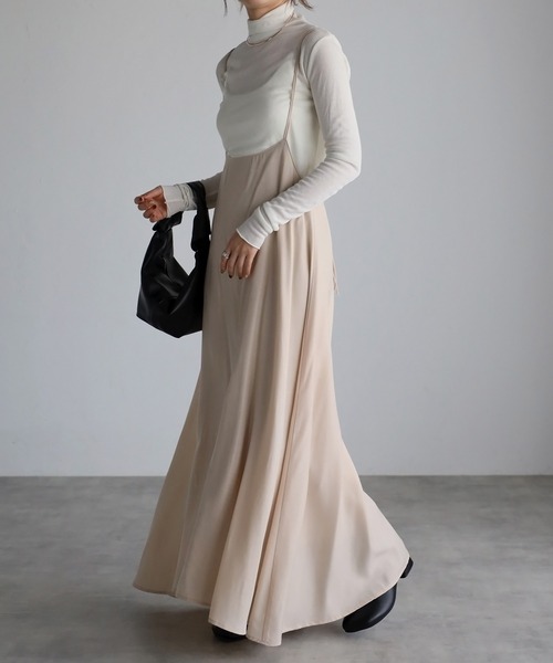 r.(アールドット)の「バッククロスキャミワンピース(ジャンパースカート・レディース・ブルー/アイボリー/ブラック/ベージュ/ライトグレー・FREE)」の18枚目の写真