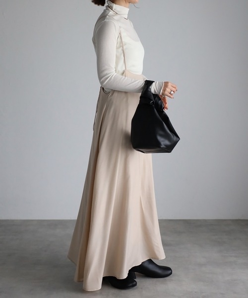 r.(アールドット)の「バッククロスキャミワンピース(ジャンパースカート・レディース・ブルー/アイボリー/ブラック/ベージュ/ライトグレー・FREE)」の19枚目の写真