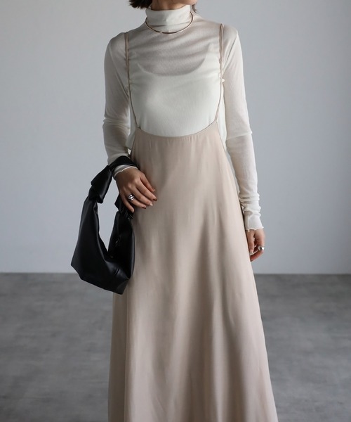 r.(アールドット)の「バッククロスキャミワンピース(ジャンパースカート・レディース・ブルー/アイボリー/ブラック/ベージュ/ライトグレー・FREE)」の21枚目の写真