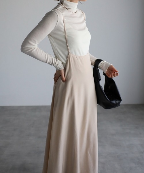 r.(アールドット)の「バッククロスキャミワンピース(ジャンパースカート・レディース・ブルー/アイボリー/ブラック/ベージュ/ライトグレー・FREE)」の22枚目の写真