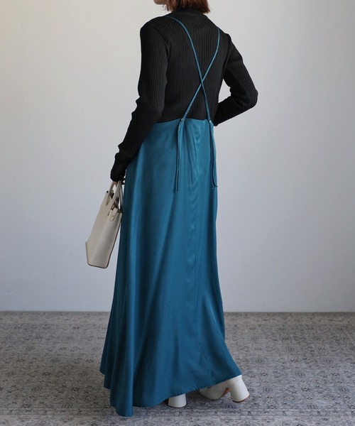 r.(アールドット)の「バッククロスキャミワンピース(ジャンパースカート・レディース・ブルー/アイボリー/ブラック/ベージュ/ライトグレー・FREE)」の7枚目の写真