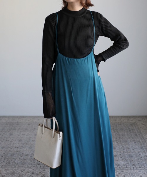 r.(アールドット)の「バッククロスキャミワンピース(ジャンパースカート・レディース・ブルー/アイボリー/ブラック/ベージュ/ライトグレー・FREE)」の8枚目の写真