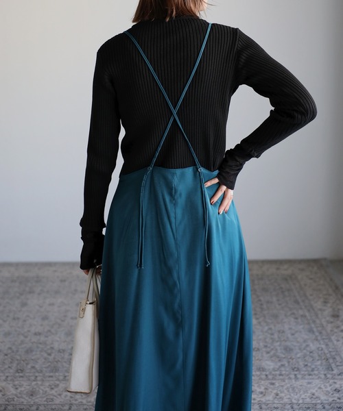 r.(アールドット)の「バッククロスキャミワンピース(ジャンパースカート・レディース・ブルー/アイボリー/ブラック/ベージュ/ライトグレー・FREE)」の10枚目の写真