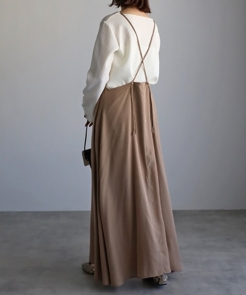 r.(アールドット)の「バッククロスキャミワンピース(ジャンパースカート・レディース・ブルー/アイボリー/ブラック/ベージュ/ライトグレー・FREE)」の13枚目の写真