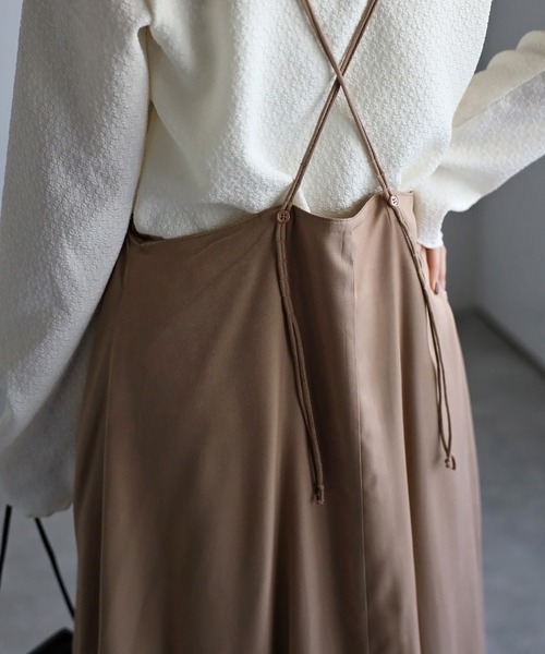 r.(アールドット)の「バッククロスキャミワンピース(ジャンパースカート・レディース・ブルー/アイボリー/ブラック/ベージュ/ライトグレー・FREE)」の17枚目の写真