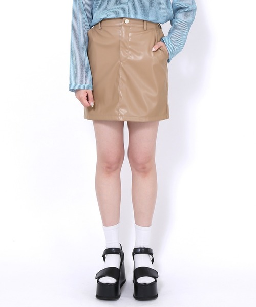 PUNYUS（プニュズ）の「合皮ミニスカート（スカート・レディース・ダークベージュ/オフホワイト/ブラック・1/2/3/4）」の3枚目の写真