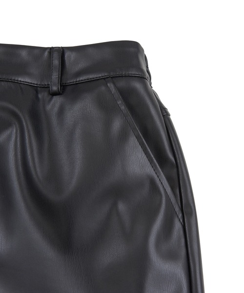 PUNYUS（プニュズ）の「合皮ミニスカート（スカート・レディース・ダークベージュ/オフホワイト/ブラック・1/2/3/4）」の4枚目の写真